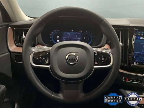 Used 2023 Volvo XC60 B5 Plus image 11