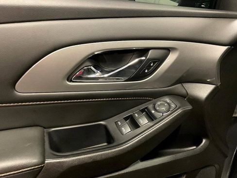 Used 2020 Chevrolet Traverse LT image 28