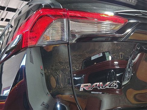 Certified 2022 Toyota RAV4 XLE Premium image 10