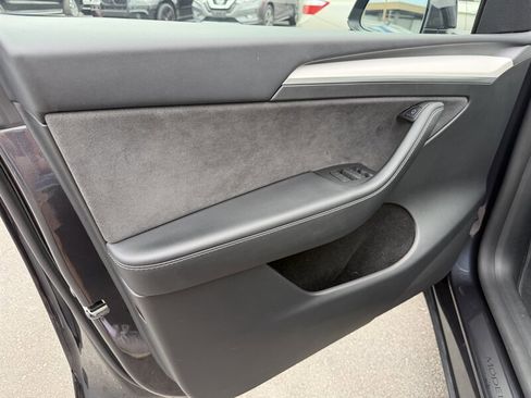 Used 2024 Tesla Model Y 2WD image 12