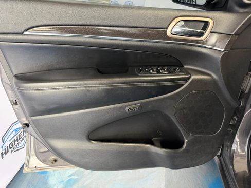 Used 2017 Jeep Grand Cherokee Limited w/ Luxury Group II image 11