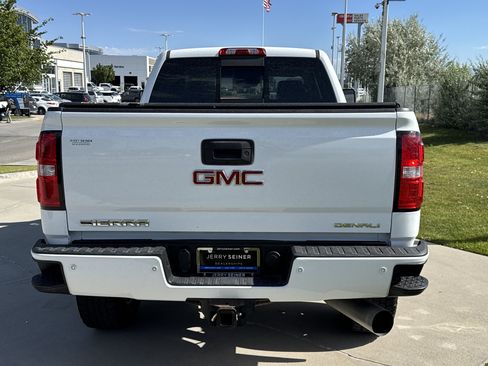 Used 2018 GMC Sierra 2500 Denali w/ Duramax Plus Package AWD/4WD image 4