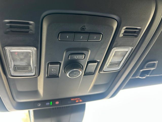Used 2024 Chevrolet Tahoe Premier AWD/4WD image 27
