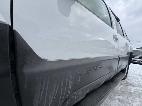 Used 2002 Chevrolet Avalanche 4x4 w/ North Face Edition image 4