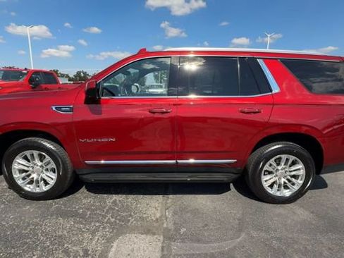 Used 2023 GMC Yukon SLT AWD/4WD image 5