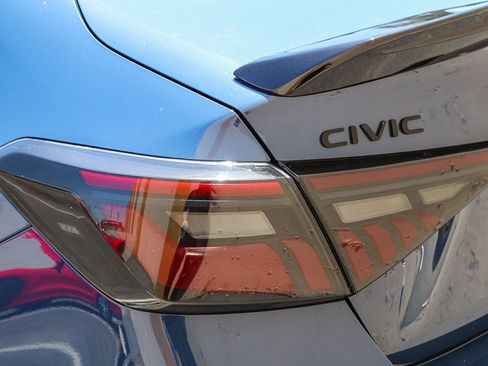 Used 2025 Honda Civic Sport image 9