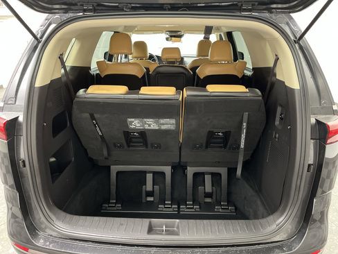 Used 2024 Kia Carnival LX FWD image 28