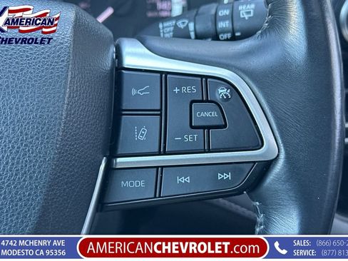Used 2023 Toyota Highlander XLE FWD image 33