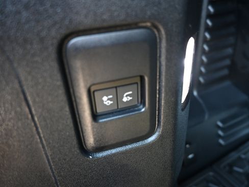 Used 2021 Land Rover Defender 90 First Edition image 74