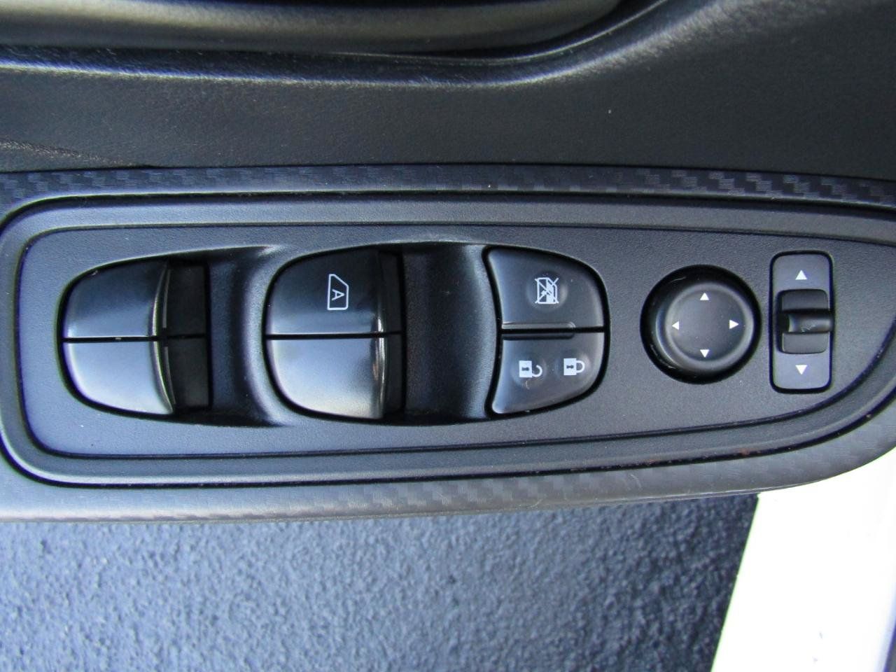 Used 2020 Nissan Versa S FWD image 11