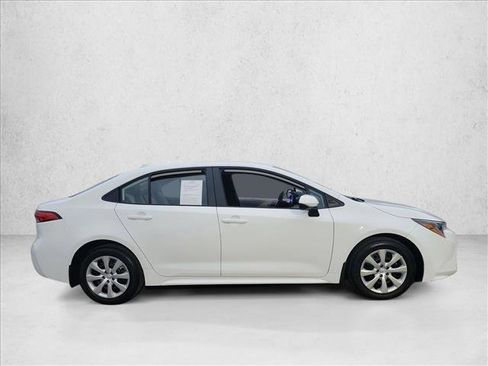 Used 2025 Toyota Corolla LE image 4