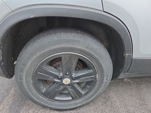 Used 2020 Chevrolet Trax LT w/ LT Convenience Package image 5