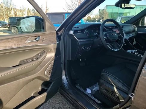 New 2025 Jeep Grand Cherokee L Overland w/ Rear Seat Video Group I AWD/4WD image 9