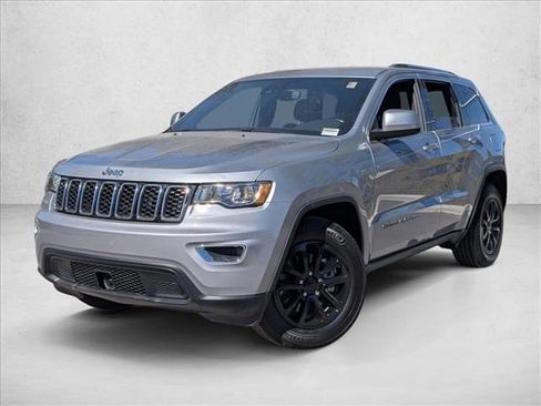 Used 2021 Jeep Grand Cherokee Laredo image 1