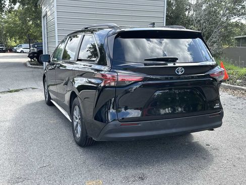 Used 2022 Toyota Sienna XLE FWD image 4