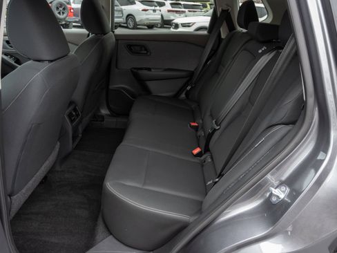 Used 2023 Nissan Rogue S image 17