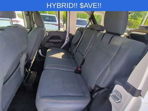 Used 2025 Jeep Wrangler Unlimited Sahara image 27