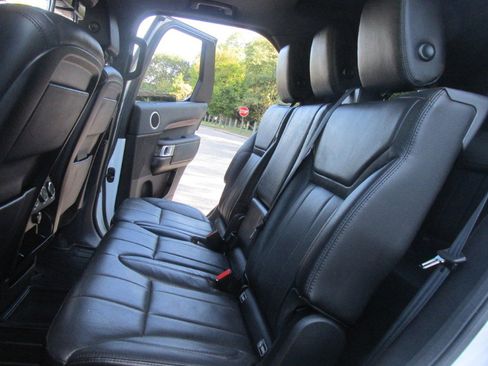 Used 2018 Land Rover Discovery HSE image 49