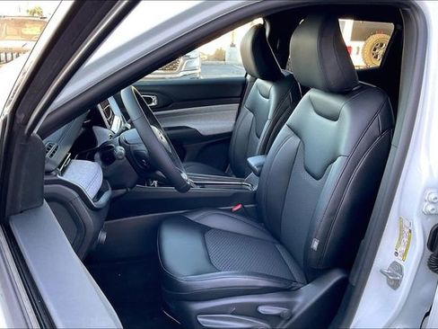 New 2026 Jeep Compass Latitude image 8