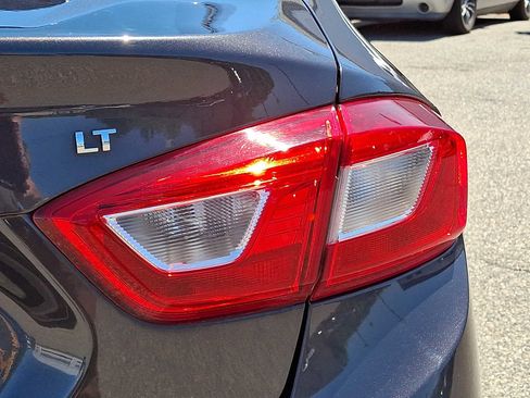 Used 2017 Chevrolet Cruze LT FWD image 9