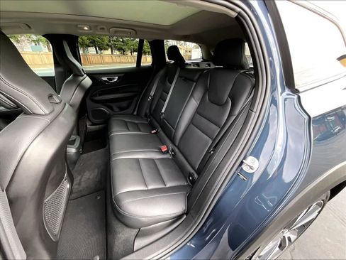 Used 2025 Volvo V60 B5 Cross Country Plus image 29