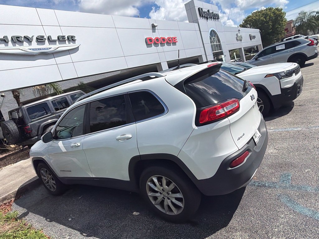 Used 2016 Jeep Cherokee Limited AWD/4WD image 12