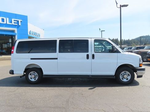 Used 2025 Chevrolet Express 3500 LT w/ LT Preferred Equipment Group RWD image 9