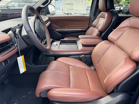 New 2025 Lincoln Navigator L Reserve AWD/4WD image 25