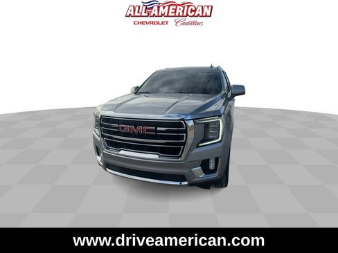 Used 2023 GMC Yukon XL SLT w/ SLT Luxury Package image 3