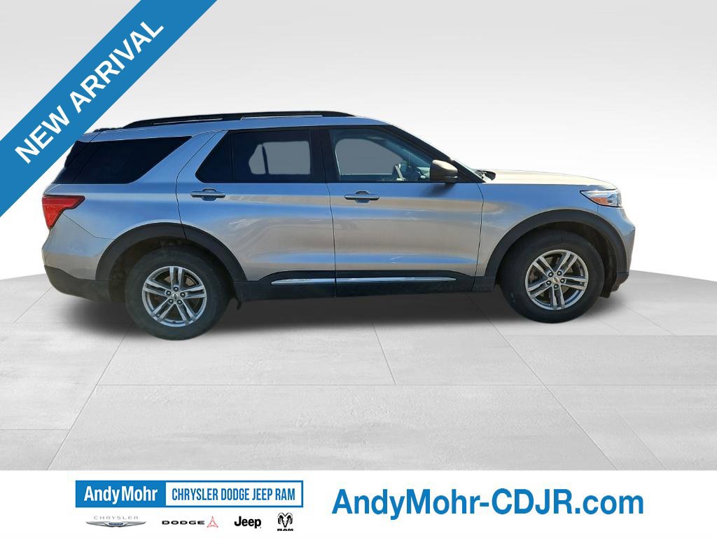Used 2021 Ford Explorer XLT AWD/4WD image 2