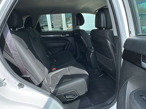 Used 2015 Kia Sorento LX image 24