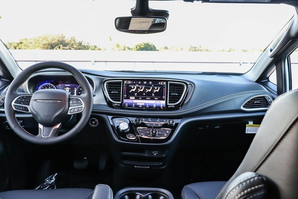 New 2027 Chrysler Pacifica Select FWD image 14
