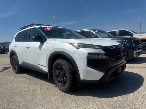 Used 2025 Nissan Rogue SV AWD/4WD image 6
