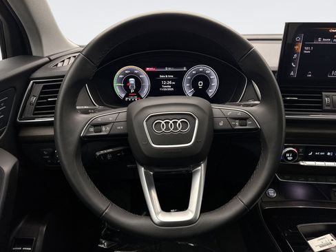 Used 2024 Audi Q5 e Premium w/ Convenience Package image 12