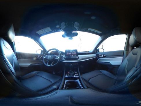 Used 2025 Jeep Compass Limited image 42