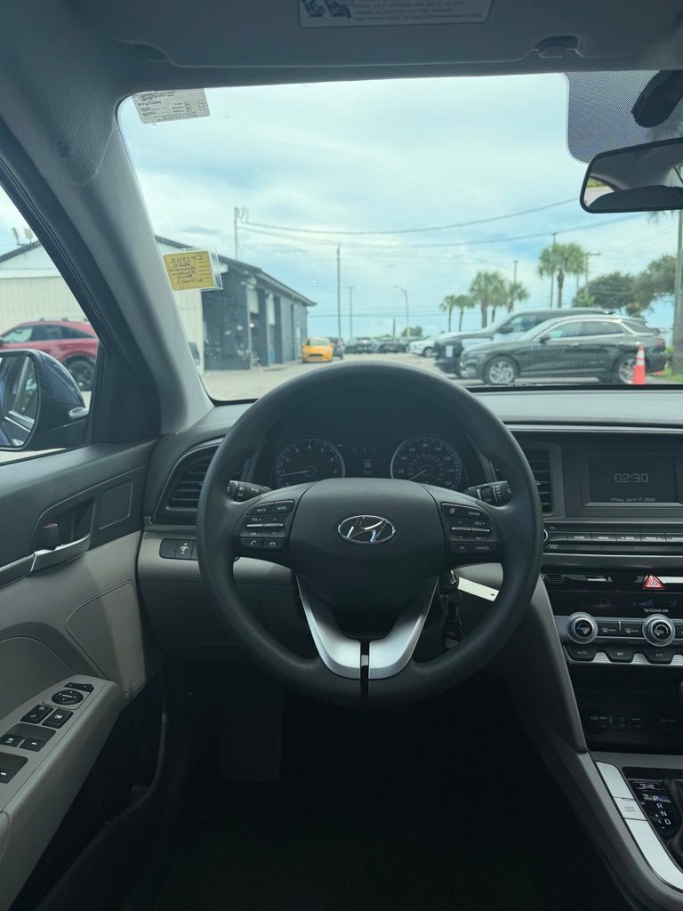Used 2020 Hyundai Elantra SE FWD image 19