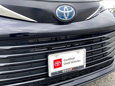 Used 2024 Toyota Sienna LE FWD image 29