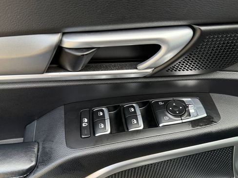 Used 2022 Kia Telluride LX image 11