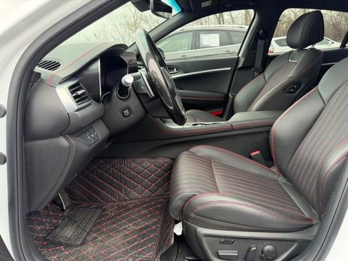 Used 2025 Genesis G70 3.3T Advanced image 11