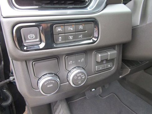 New 2026 GMC Yukon Elevation w/ Elevation Premium Package RWD image 29