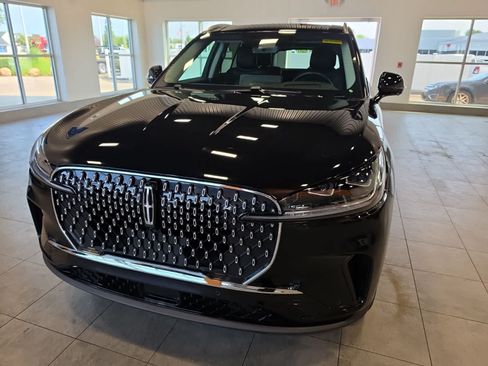 Used 2025 Lincoln Aviator Reserve w/ Equipment Group 201A AWD/4WD image 2