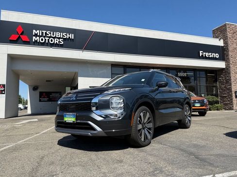 New 2026 Mitsubishi Outlander SEL FWD image 2