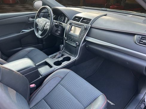 Used 2015 Toyota Camry SE FWD image 18