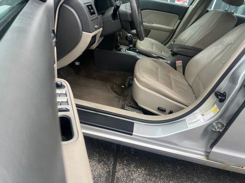 Used 2011 Ford Fusion SEL FWD image 3