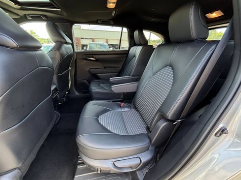 Used 2025 Toyota Highlander XSE AWD/4WD image 27