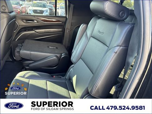Used 2022 Cadillac Escalade ESV Luxury w/ LPO, Illumination Package image 18