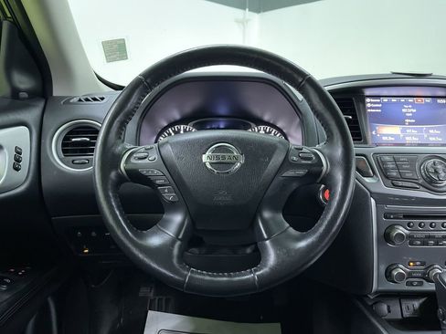 Used 2020 Nissan Pathfinder SL image 20