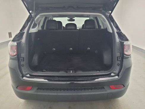 Used 2018 Jeep Compass Latitude w/ Popular Equipment Group AWD/4WD image 29