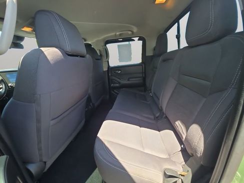 Used 2022 Nissan Frontier SV AWD/4WD image 12