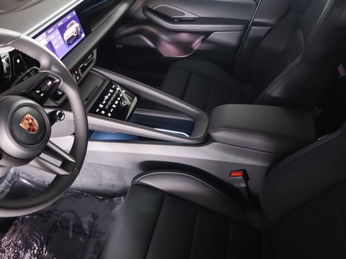 New 2026 Porsche Macan Electric image 17